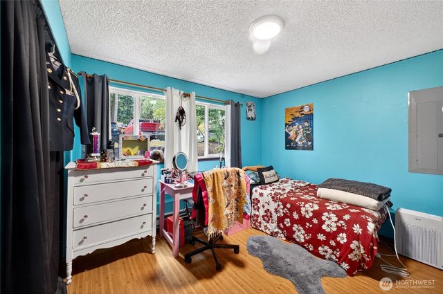 4216 W Tapps Drive E, Lake Tapps, WA 98391