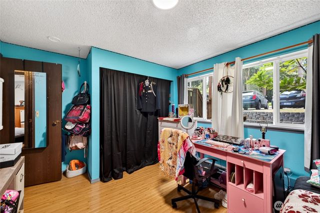 4216 W Tapps Drive E, Lake Tapps, WA 98391