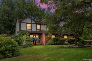 2937 Waterloo Drive, Troy, MI 48084