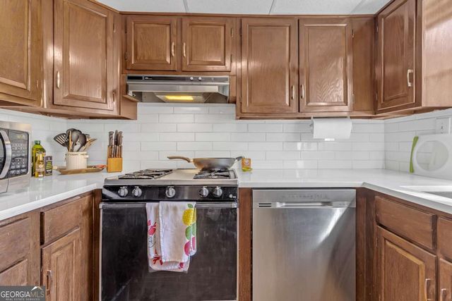 276 LAKEMOORE Drive NE E, Atlanta, GA 30342