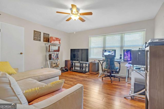 276 LAKEMOORE Drive NE E, Atlanta, GA 30342