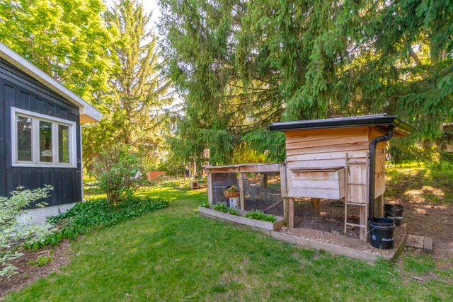 1117 Woodring Drive, Waverly, IA 50677
