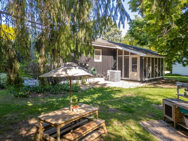 1117 Woodring Drive, Waverly, IA 50677