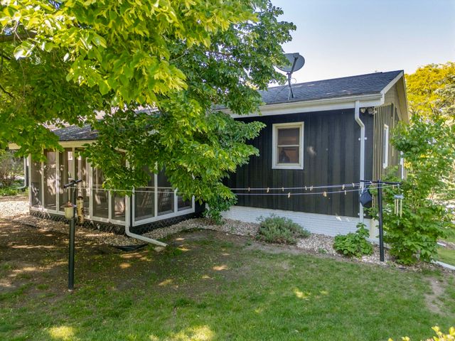 1117 Woodring Drive, Waverly, IA 50677