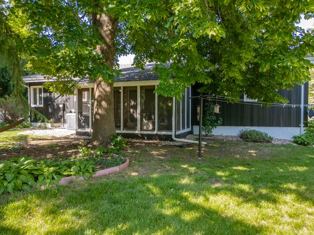 1117 Woodring Drive, Waverly, IA 50677