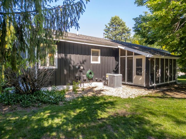 1117 Woodring Drive, Waverly, IA 50677
