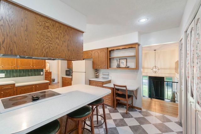1117 Woodring Drive, Waverly, IA 50677