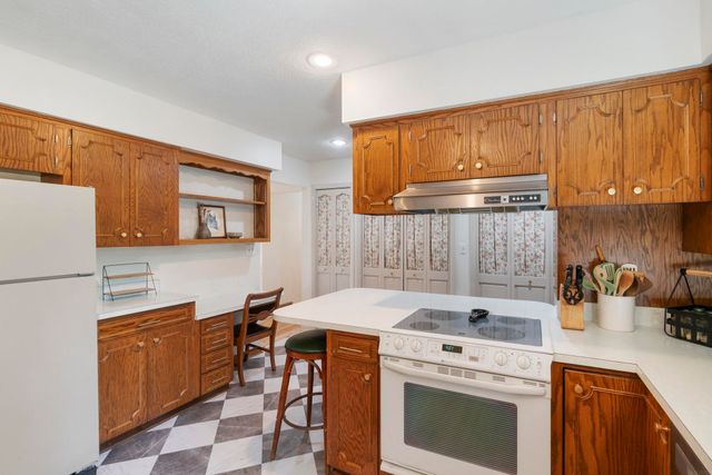 1117 Woodring Drive, Waverly, IA 50677