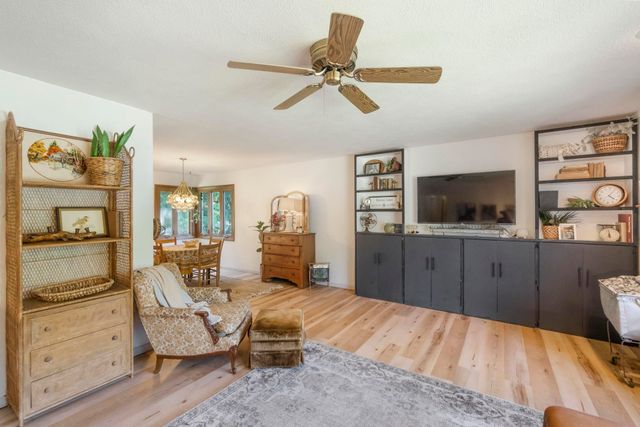 1117 Woodring Drive, Waverly, IA 50677