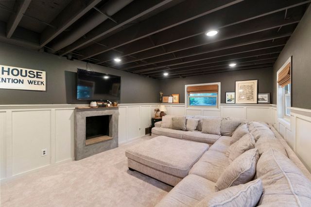 1117 Woodring Drive, Waverly, IA 50677