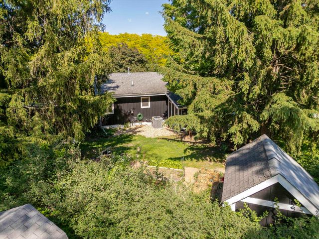 1117 Woodring Drive, Waverly, IA 50677