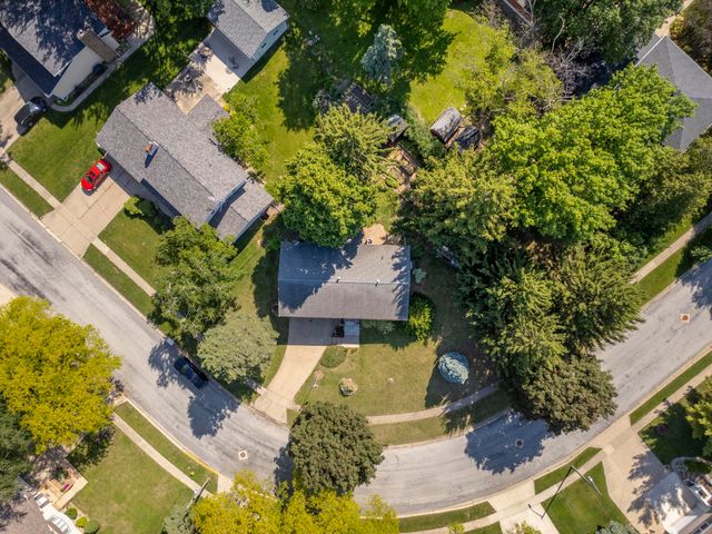 1117 Woodring Drive, Waverly, IA 50677