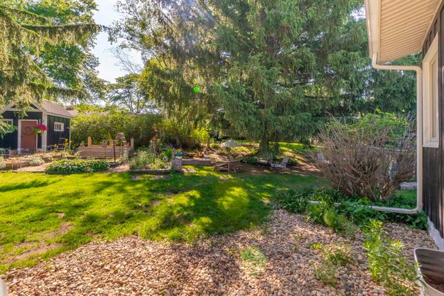 1117 Woodring Drive, Waverly, IA 50677