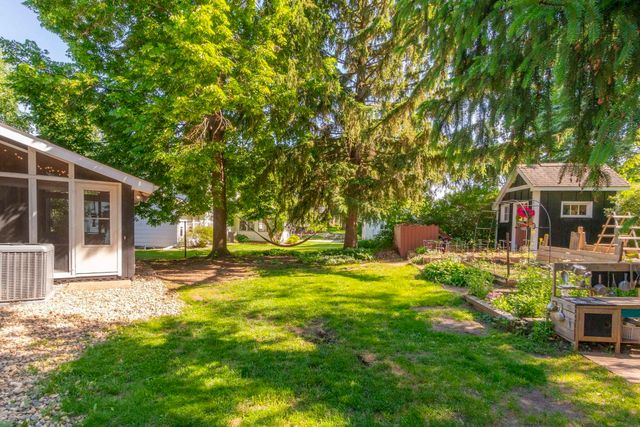 1117 Woodring Drive, Waverly, IA 50677