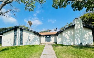 1515 Crestview Dr, Portland, TX 78374