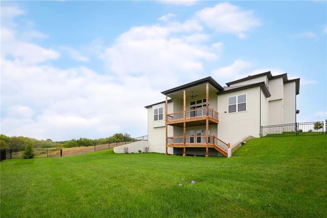 300 NW Earle Lane, Lee's Summit, MO 64081