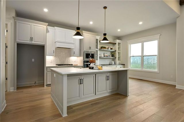 300 NW Earle Lane, Lee's Summit, MO 64081