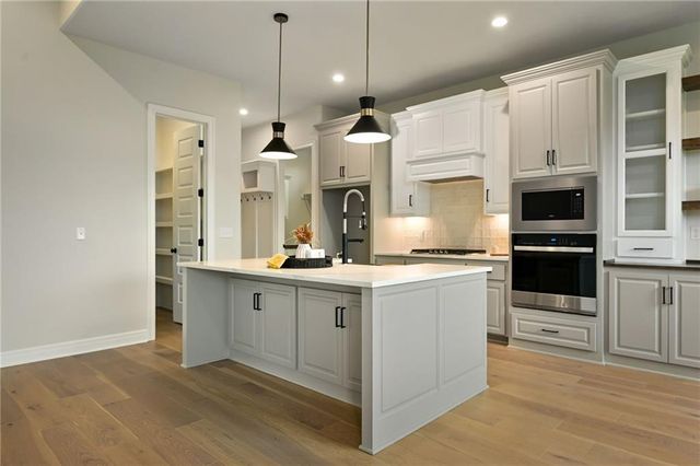 300 NW Earle Lane, Lee's Summit, MO 64081