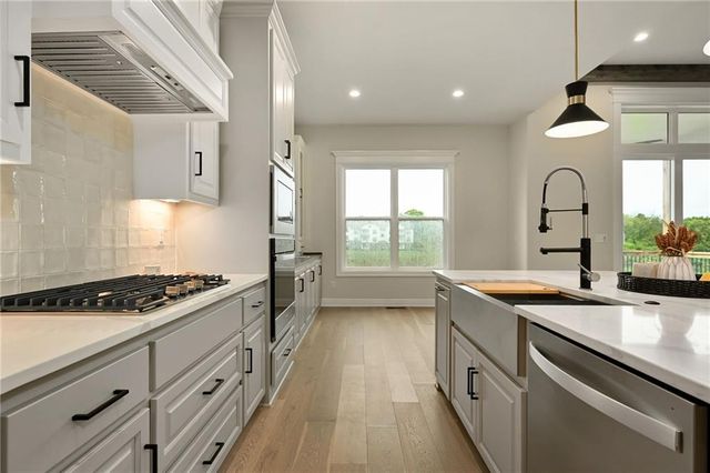 300 NW Earle Lane, Lee's Summit, MO 64081