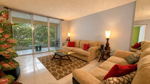 2650 NW 49th Avenue 318, Lauderdale Lakes, FL 33313