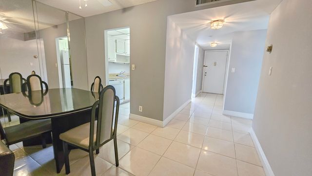 2650 NW 49th Avenue 318, Lauderdale Lakes, FL 33313