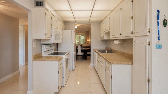 2650 NW 49th Avenue 318, Lauderdale Lakes, FL 33313
