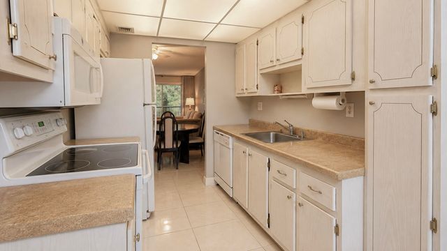 2650 NW 49th Avenue 318, Lauderdale Lakes, FL 33313