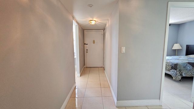 2650 NW 49th Avenue 318, Lauderdale Lakes, FL 33313