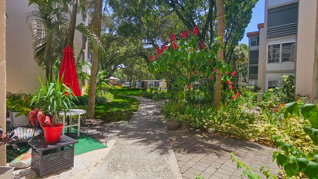 2650 NW 49th Avenue 318, Lauderdale Lakes, FL 33313
