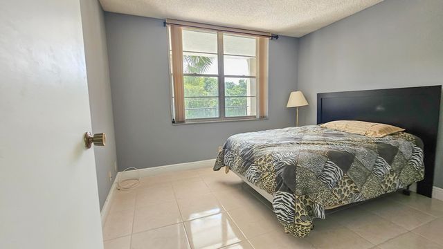 2650 NW 49th Avenue 318, Lauderdale Lakes, FL 33313