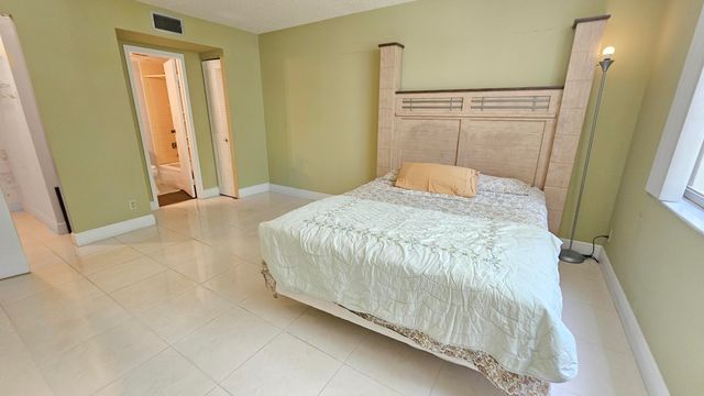 2650 NW 49th Avenue 318, Lauderdale Lakes, FL 33313