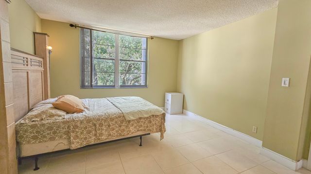 2650 NW 49th Avenue 318, Lauderdale Lakes, FL 33313