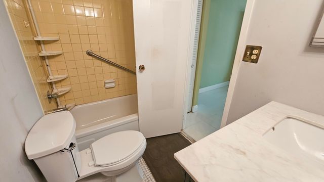 2650 NW 49th Avenue 318, Lauderdale Lakes, FL 33313
