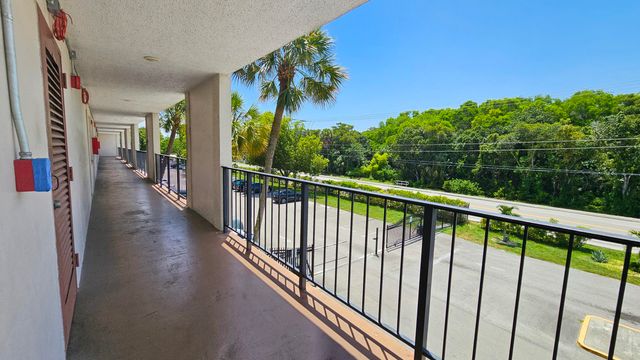 2650 NW 49th Avenue 318, Lauderdale Lakes, FL 33313