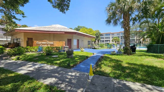 2650 NW 49th Avenue 318, Lauderdale Lakes, FL 33313