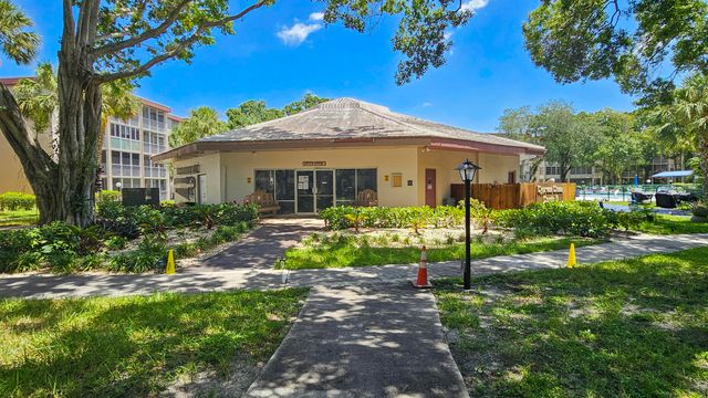 2650 NW 49th Avenue 318, Lauderdale Lakes, FL 33313