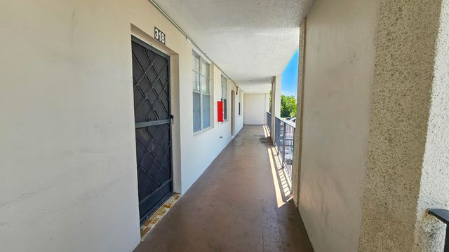 2650 NW 49th Avenue 318, Lauderdale Lakes, FL 33313