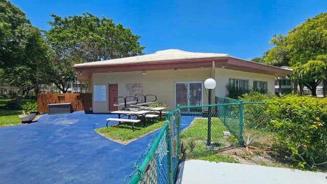 2650 NW 49th Avenue 318, Lauderdale Lakes, FL 33313