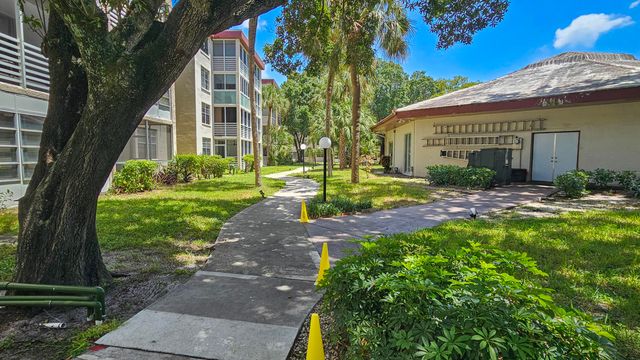 2650 NW 49th Avenue 318, Lauderdale Lakes, FL 33313