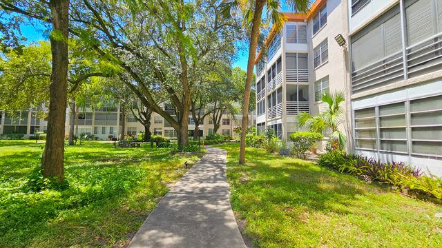 2650 NW 49th Avenue 318, Lauderdale Lakes, FL 33313