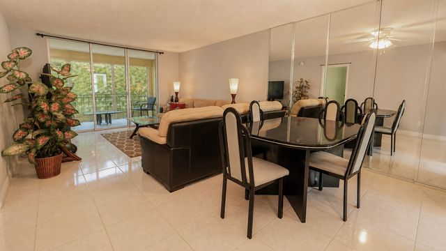 2650 NW 49th Avenue 318, Lauderdale Lakes, FL 33313