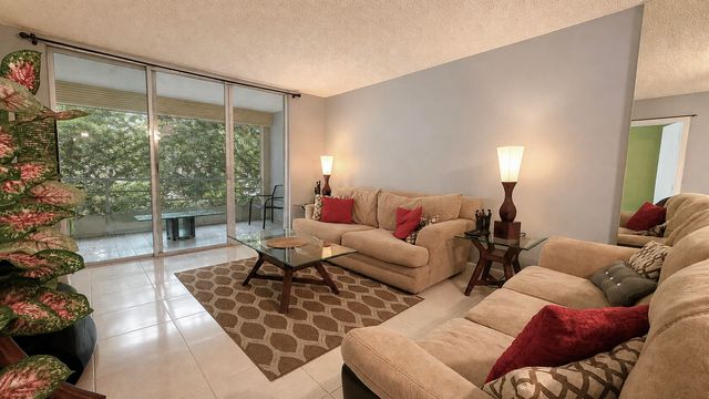 2650 NW 49th Avenue 318, Lauderdale Lakes, FL 33313