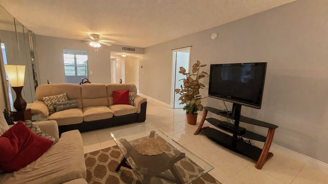 2650 NW 49th Avenue 318, Lauderdale Lakes, FL 33313