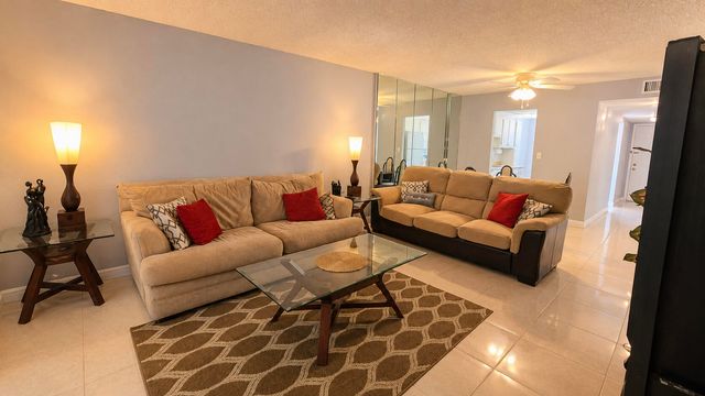 2650 NW 49th Avenue 318, Lauderdale Lakes, FL 33313