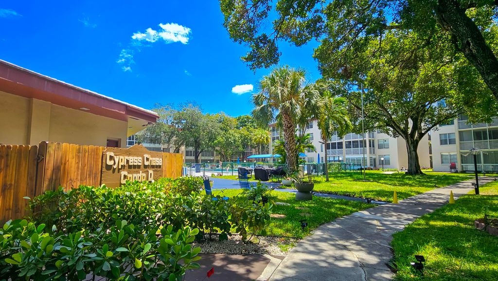2650 NW 49th Avenue 318, Lauderdale Lakes, FL 33313