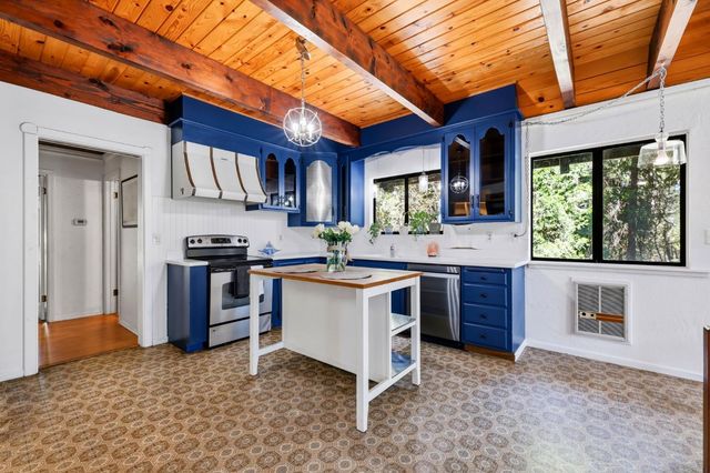 5311 Andrews Ln, Camino, CA 95709