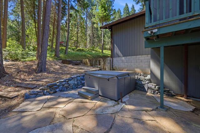 5311 Andrews Ln, Camino, CA 95709