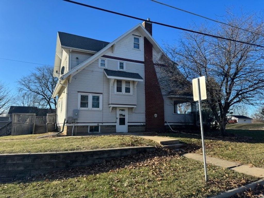 1233 Rainbow Drive, Cedar Falls, IA 50613