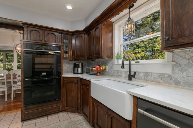 240 Iron Oaks Drive, Ozark, MO 65721