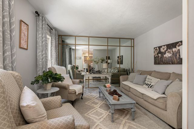 240 Iron Oaks Drive, Ozark, MO 65721